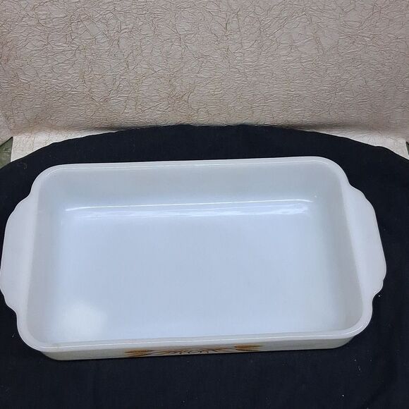 Vintage Anchor Hocking Fire-King1.5 QT.baking dish with wheat pattern item #410 - Picture 3 of 7